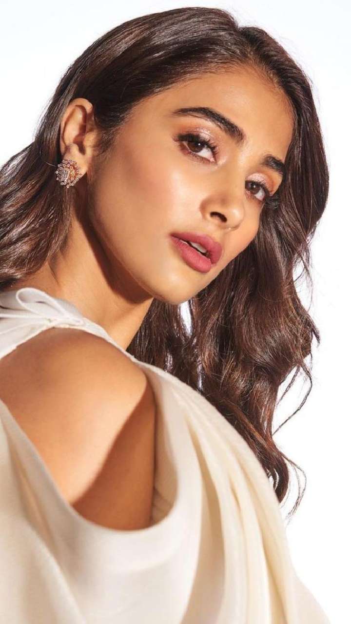 Pooja Hegde Inspired Nude Makeup Looks