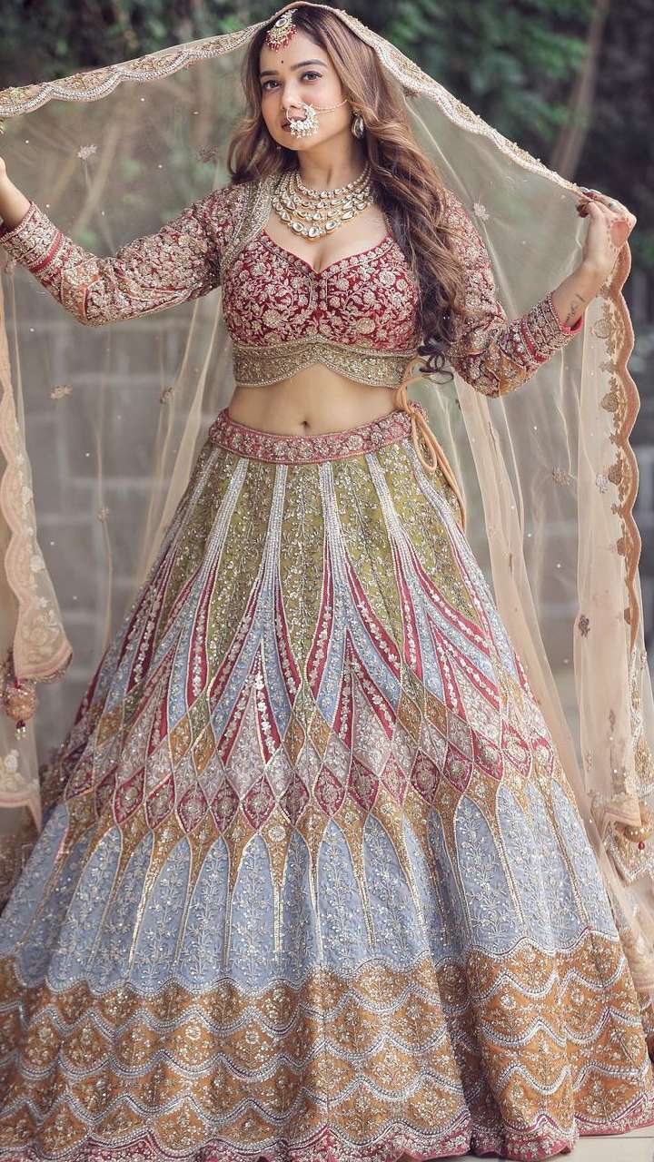 100 Latest Wedding Lehenga Designs for Indian Bride - LooksGud.com | Indian  designer outfits, Lehnga designs, Indian fashion dresses