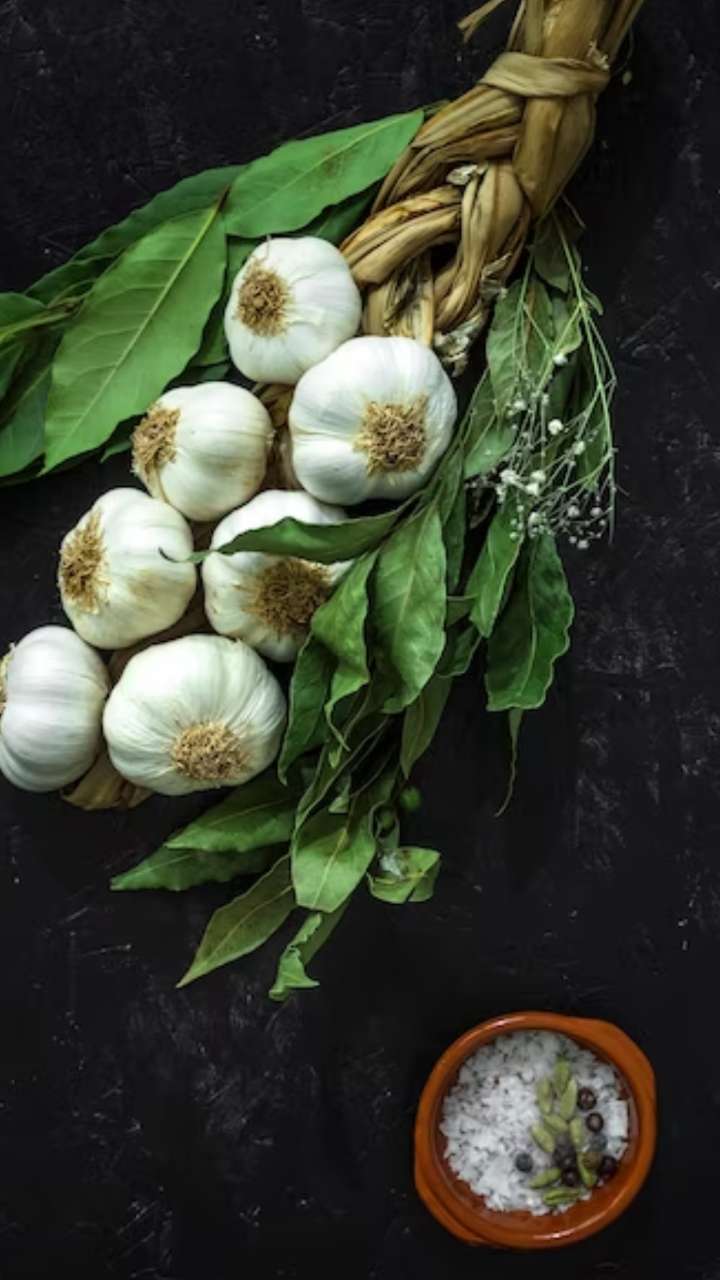 Top 6 Key Health Advantages Of Garlic Leaves