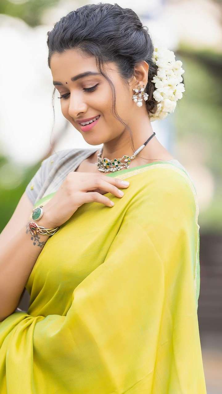 5 Easy Hairstyles By Priya Bhavani Shankar For Sarees