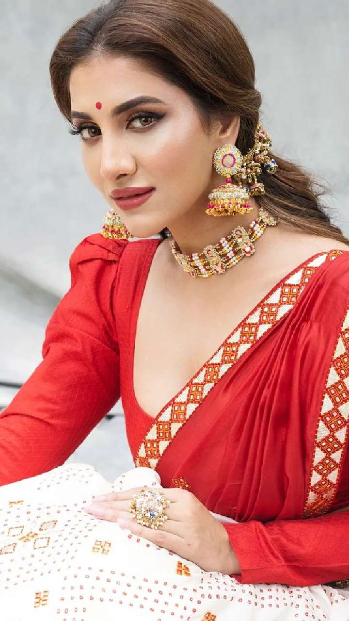 5-best Hairstyles to Compliment Your Saree – BharatSthali