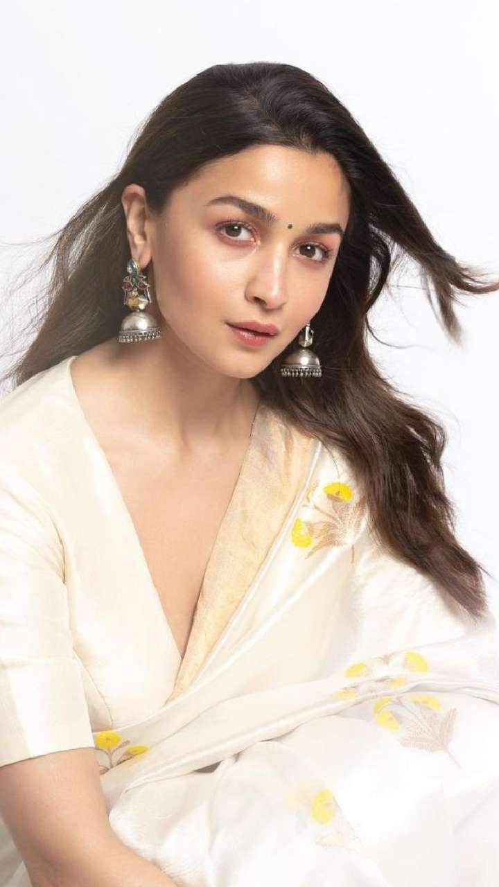 [Image: alia-bhatt-images--1--1671954674.jpeg]