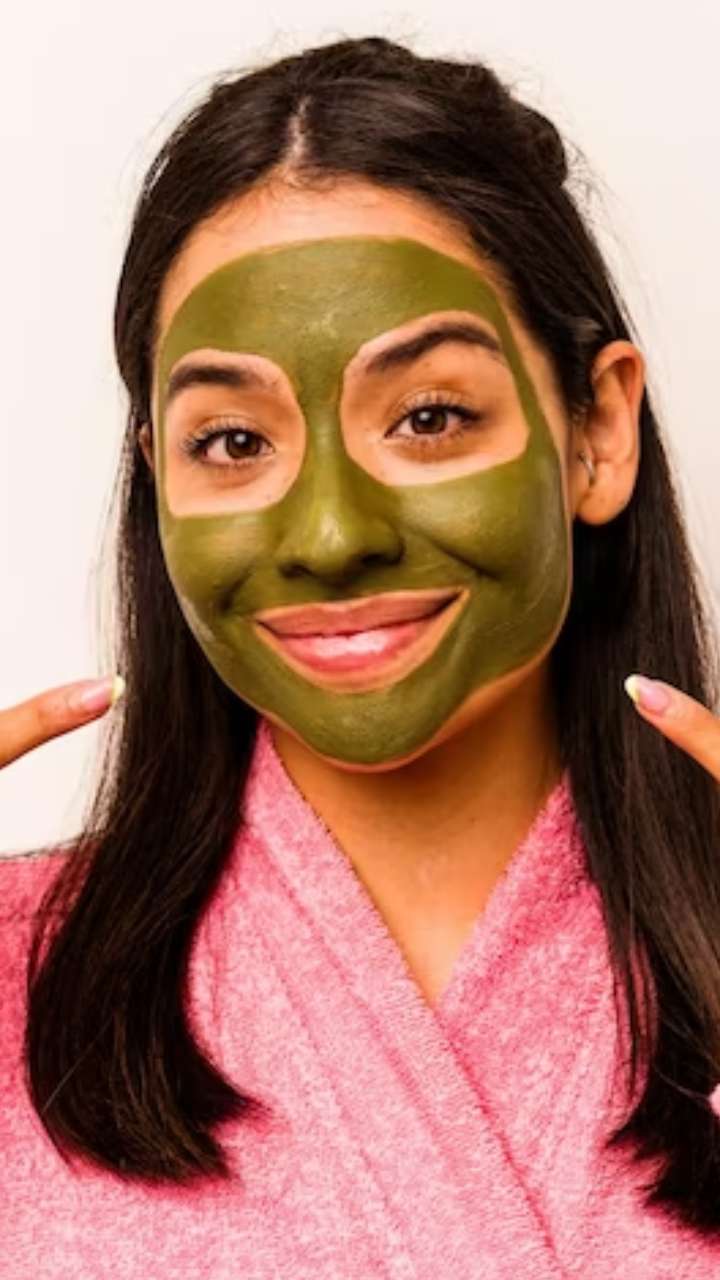 5 Easy Homemade Tulsi Face Mask To Treat Pimples