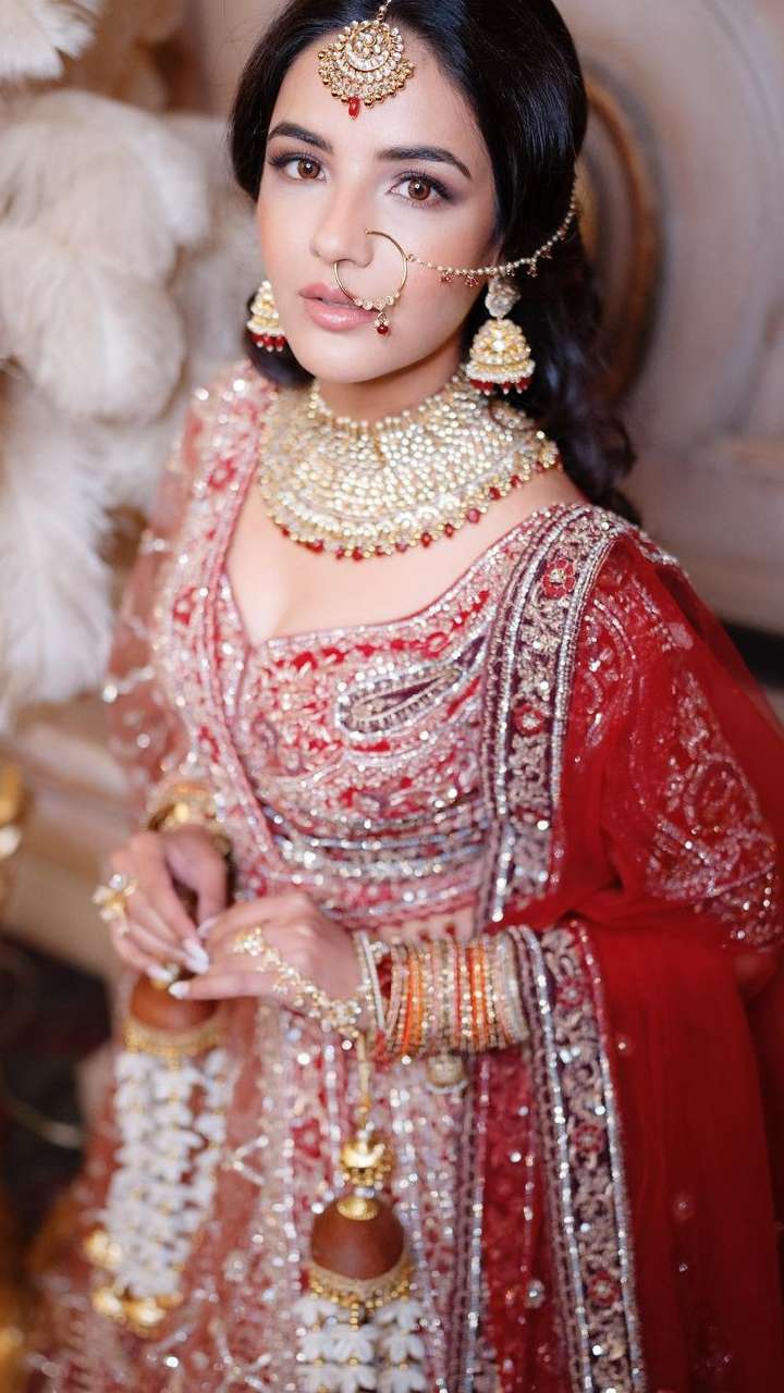 Here Are Our Top Bridal Jewellery Picks for Red Lehenga