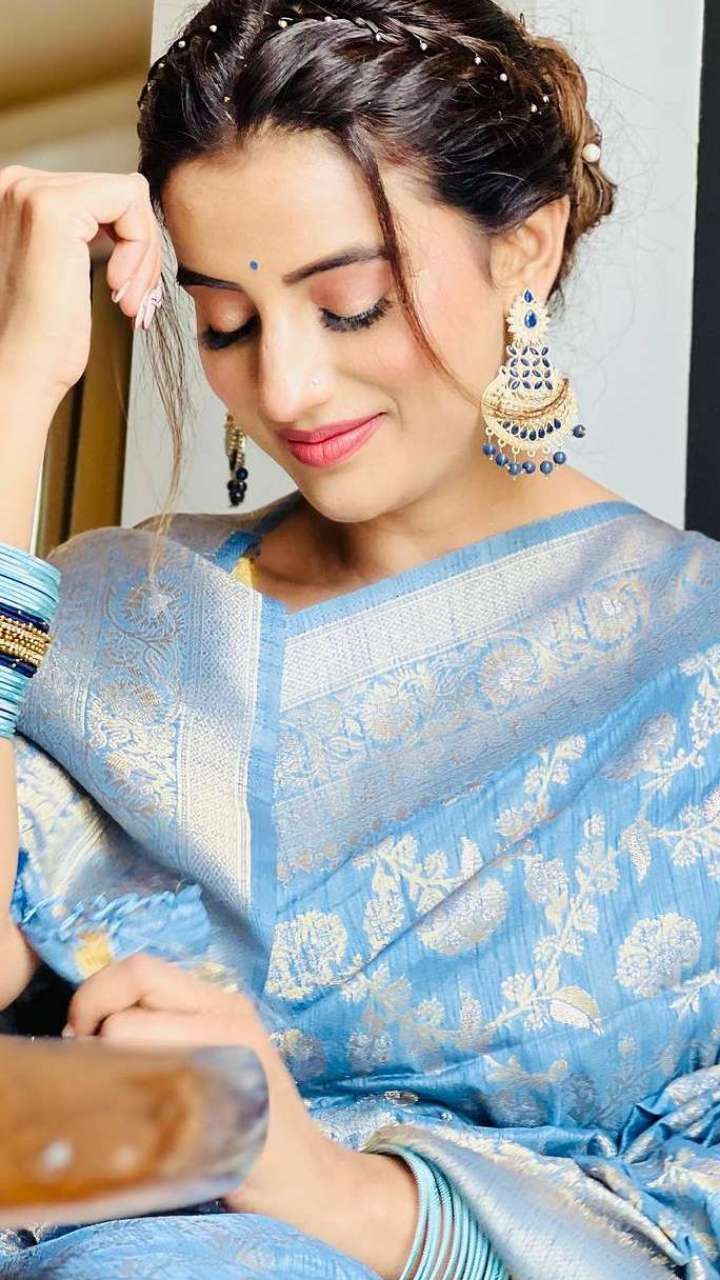 Simple and Elegant Pattu Saree Hairstyles | Best Hairstyles for Silk Sarees  | Saree hairstyles, Indian hairstyles for saree, Simple hairstyles for saree  india