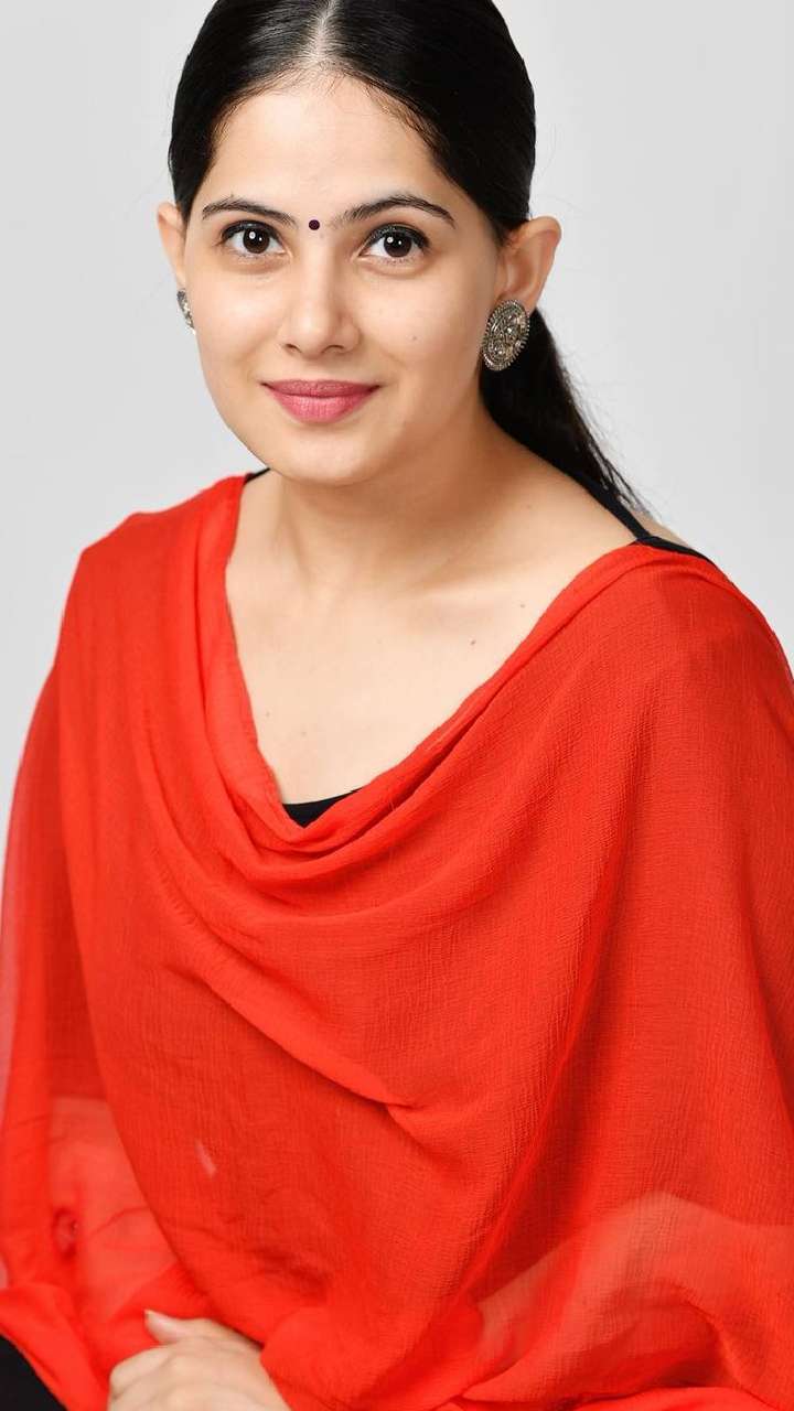 Pics: Keerthy Suresh looks oh-so-pretty in a red saree! | Malayalam Movie  News - Times of India