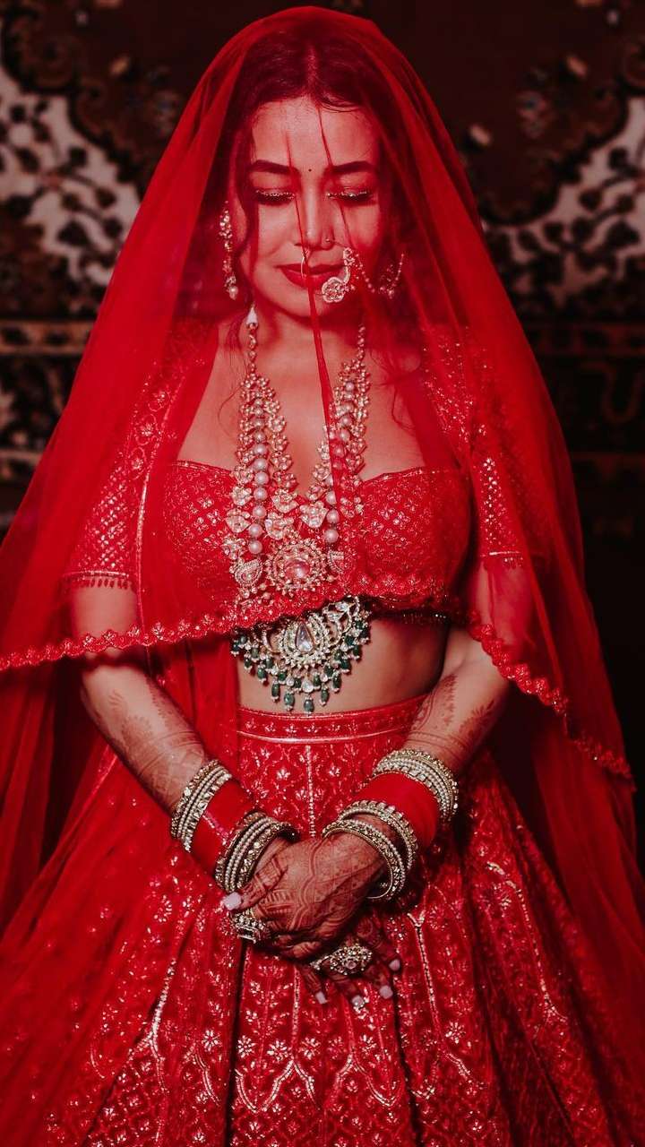 Photo of Bride in red blouse and green jewellery