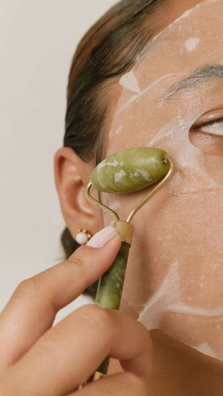 Are Face Rollers Worth It? Know Its Pros And Cons