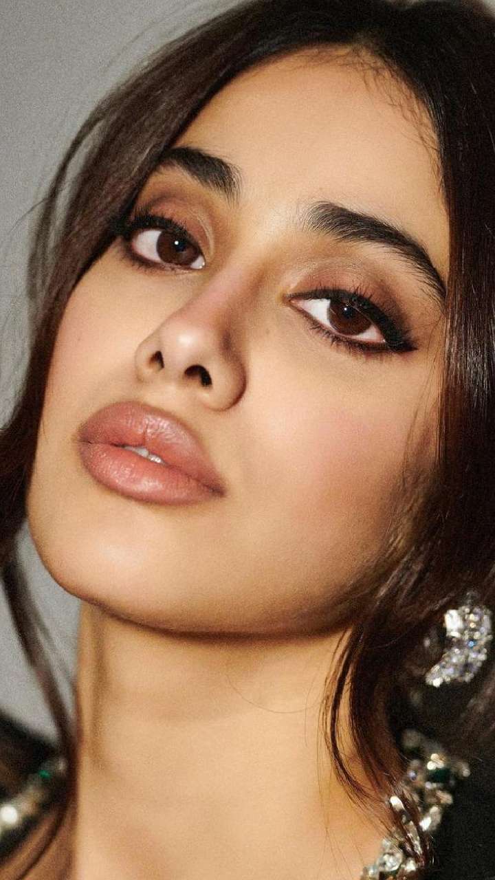 Janhvi Kapoor Inspired stunning Nude Eye Makeup Looks