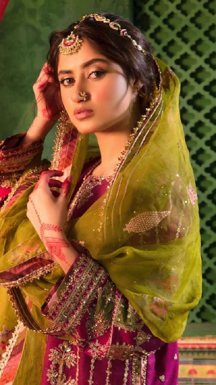 Pakistani actress outlet in salwar kameez