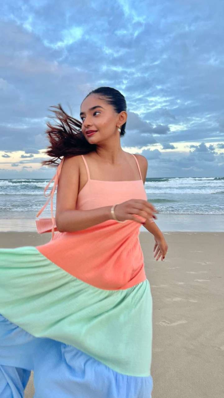 Anushka Sen Exudes Beachy Vibes In Latest Post