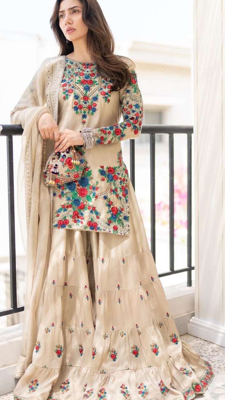 5 Stunning Suits By Mahira Khan To Try This Eid