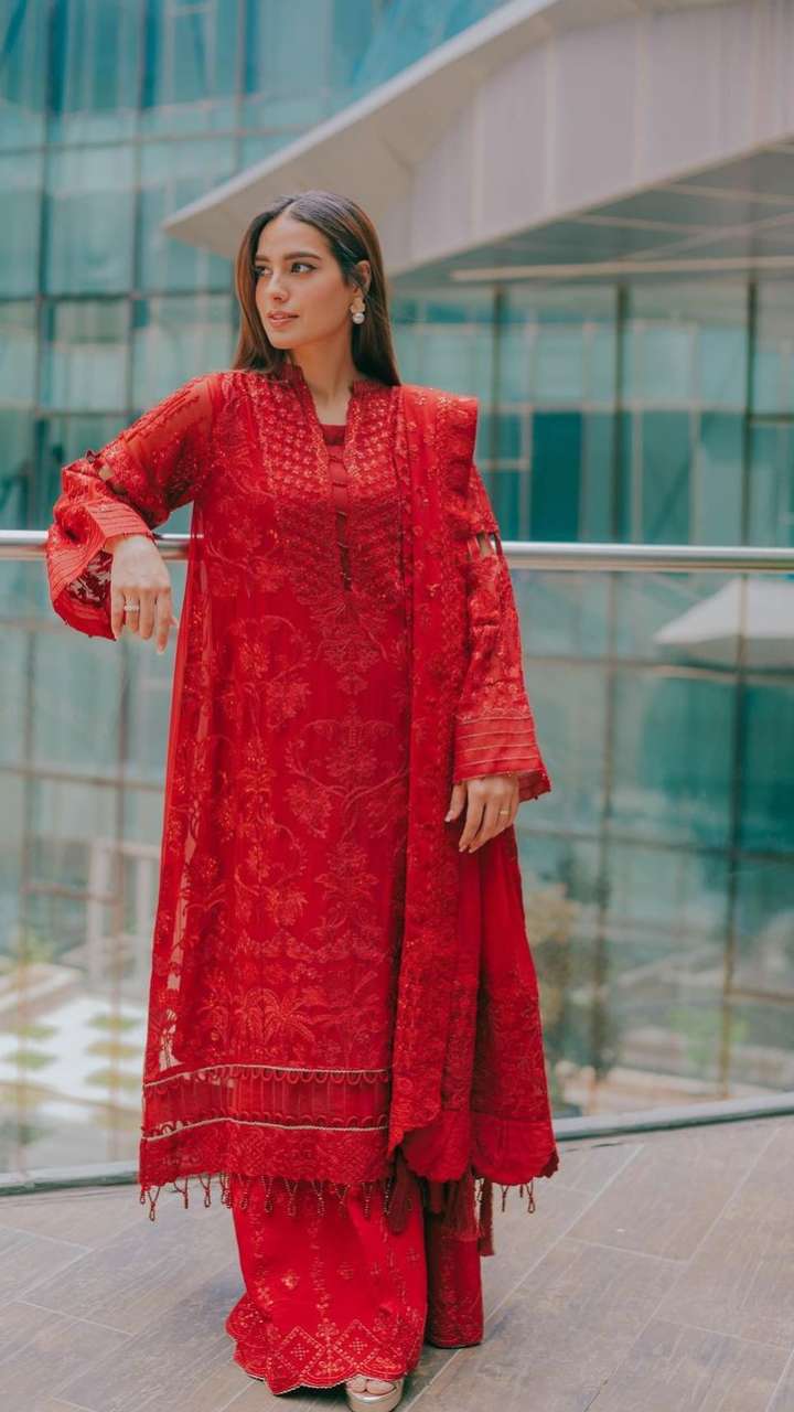 Iqra Aziz and Farhan Saeed on the Set of Drama Suno Chanda 2 | Daily  InfoTainment | Beautiful pakistani dresses, Pakistani outfits, Pakistani  fancy dresses