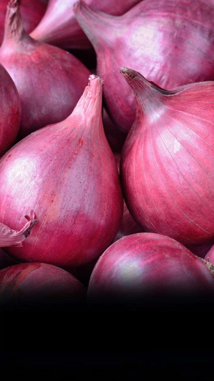 Bunch Of Red Onions Are Sitting On Top Of A White Background, Shallots  Picture, Shallot, Shallots Background Image And Wallpaper for Free Download