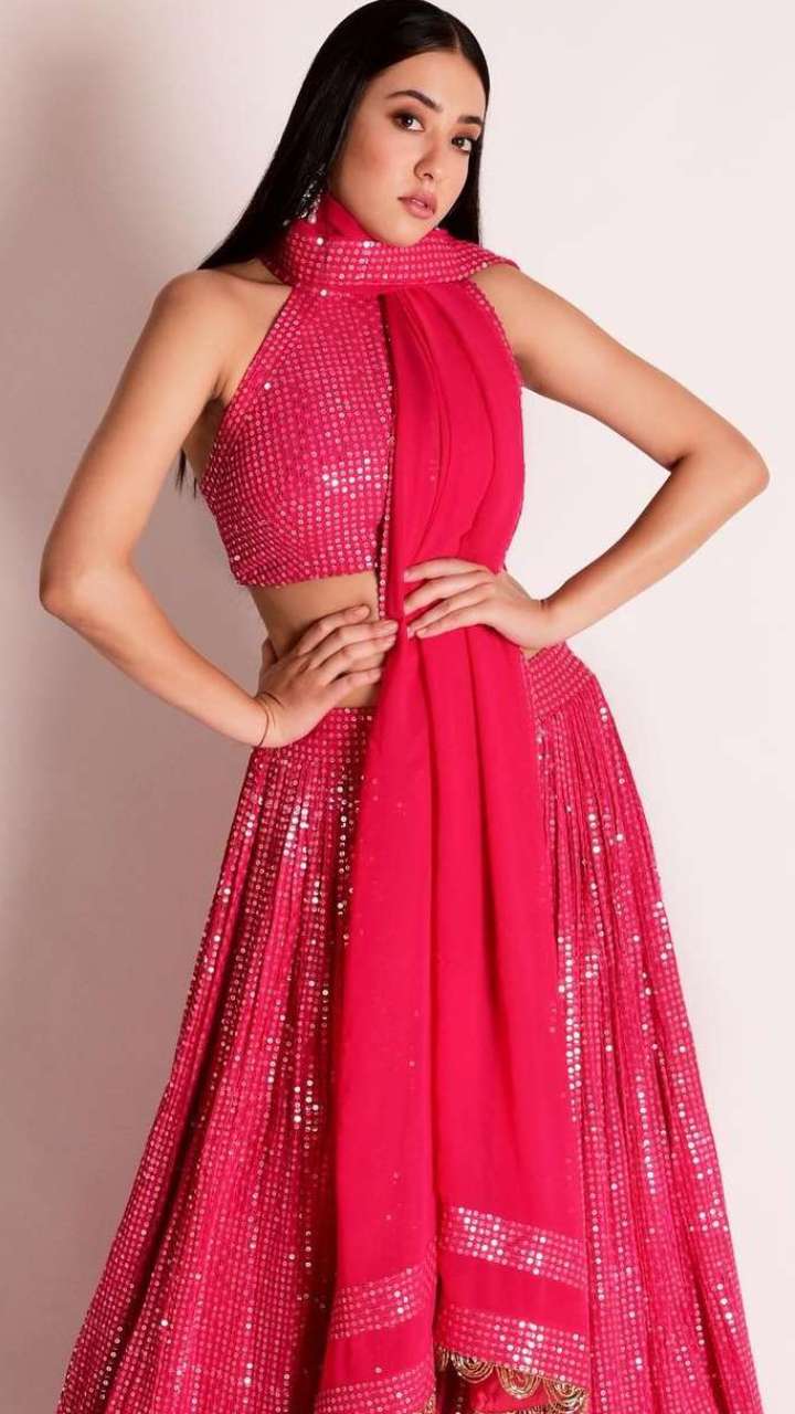 nikeet-dhillon-stunning-lehenga-looks-for-wedding-season