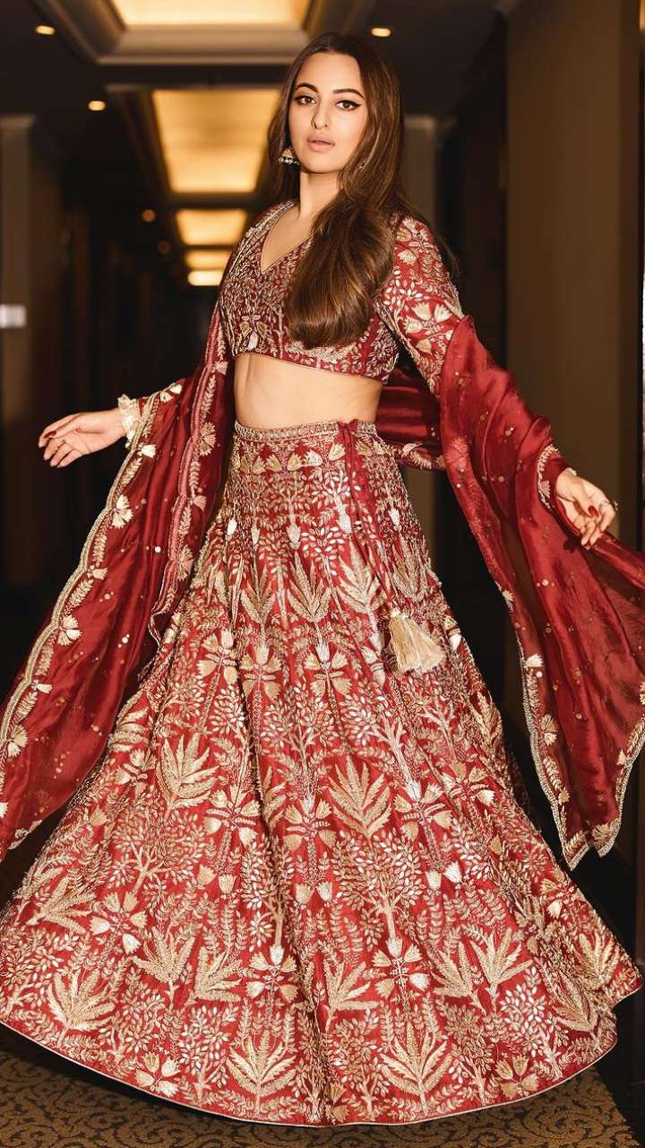 6 Lehenga Design By Sonakshi Sinha For Engagement